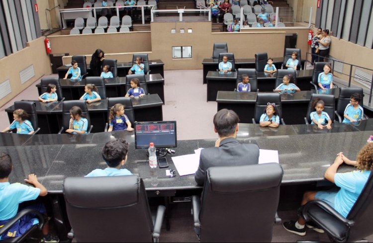 Contagem ganha mais um aliado na educação política dos estudantes