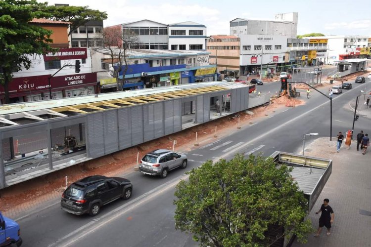 OBRAS DE MOBILIDADE. Montagem das estações do SIM entram em fase de acabamento.