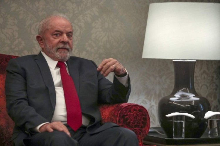 Lula tem alta de hospital após retirar lesão na laringe