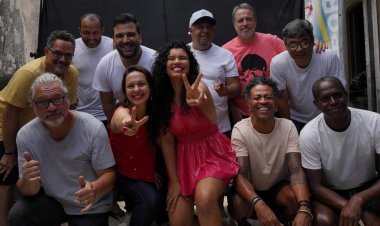 Carnaval no Trio Longe do Fio reúne marchinhas, samba e disco music  Terça-feira de Carnaval em Teixeiras - MG