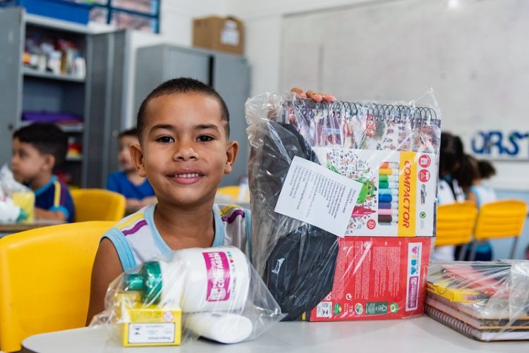 Crianças e estudantes de Contagem voltaram às aulas nesta segunda-feira (6) com uma escola mais preparada, moderna e divertida.