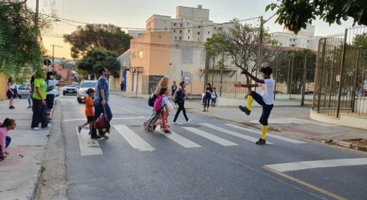 Prefeitura faz ações educativas no entorno de escolas na volta às aulas