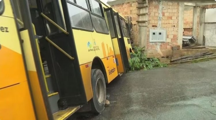 Acidente com ônibus deixa 11 feridos no Barreiro