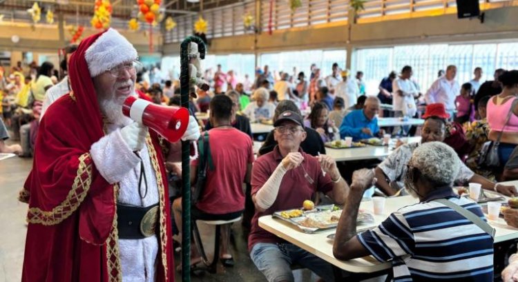 Almoço de Natal dos Restaurantes Populares reúne mais de 3 mil pessoas