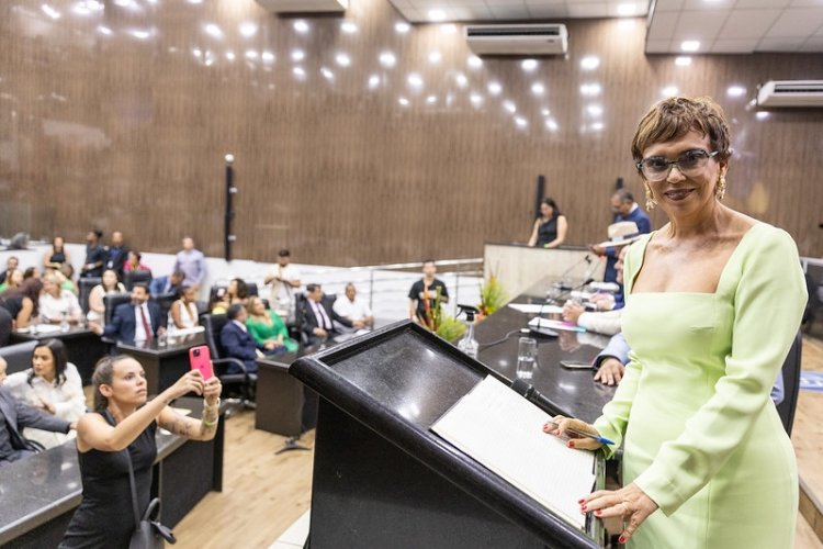 Prefeita Marília Campos toma posse na Câmara Municipal para o quarto mandato